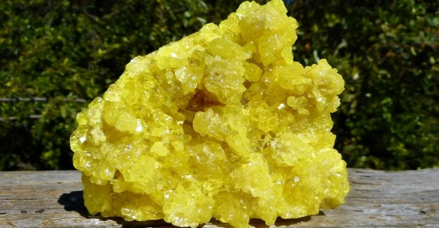 Sulfur crystal