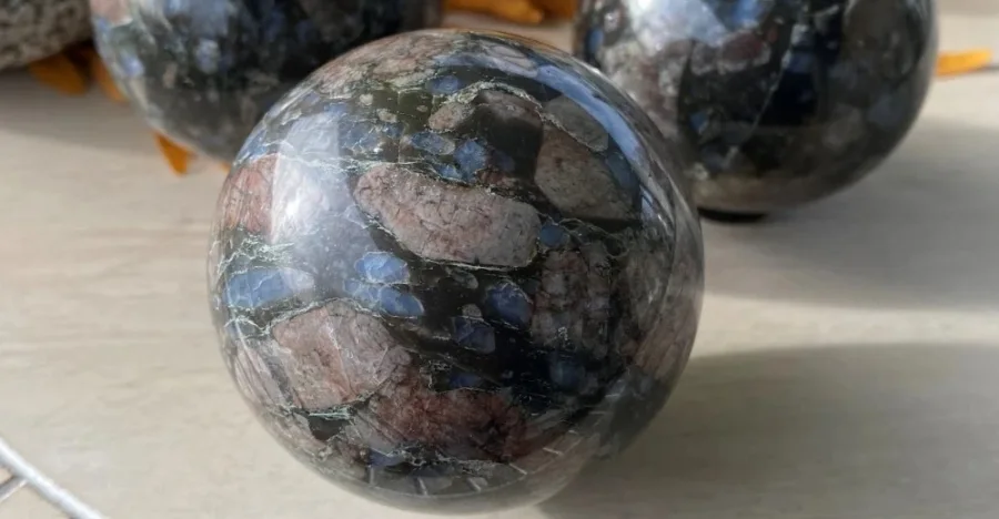 Que Sera Stone crystal