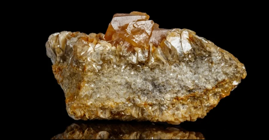 Scheelite crystal